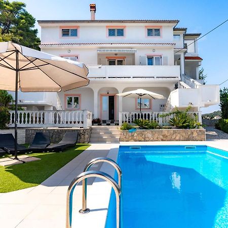 Apartments Lores Раб Екстериор снимка
