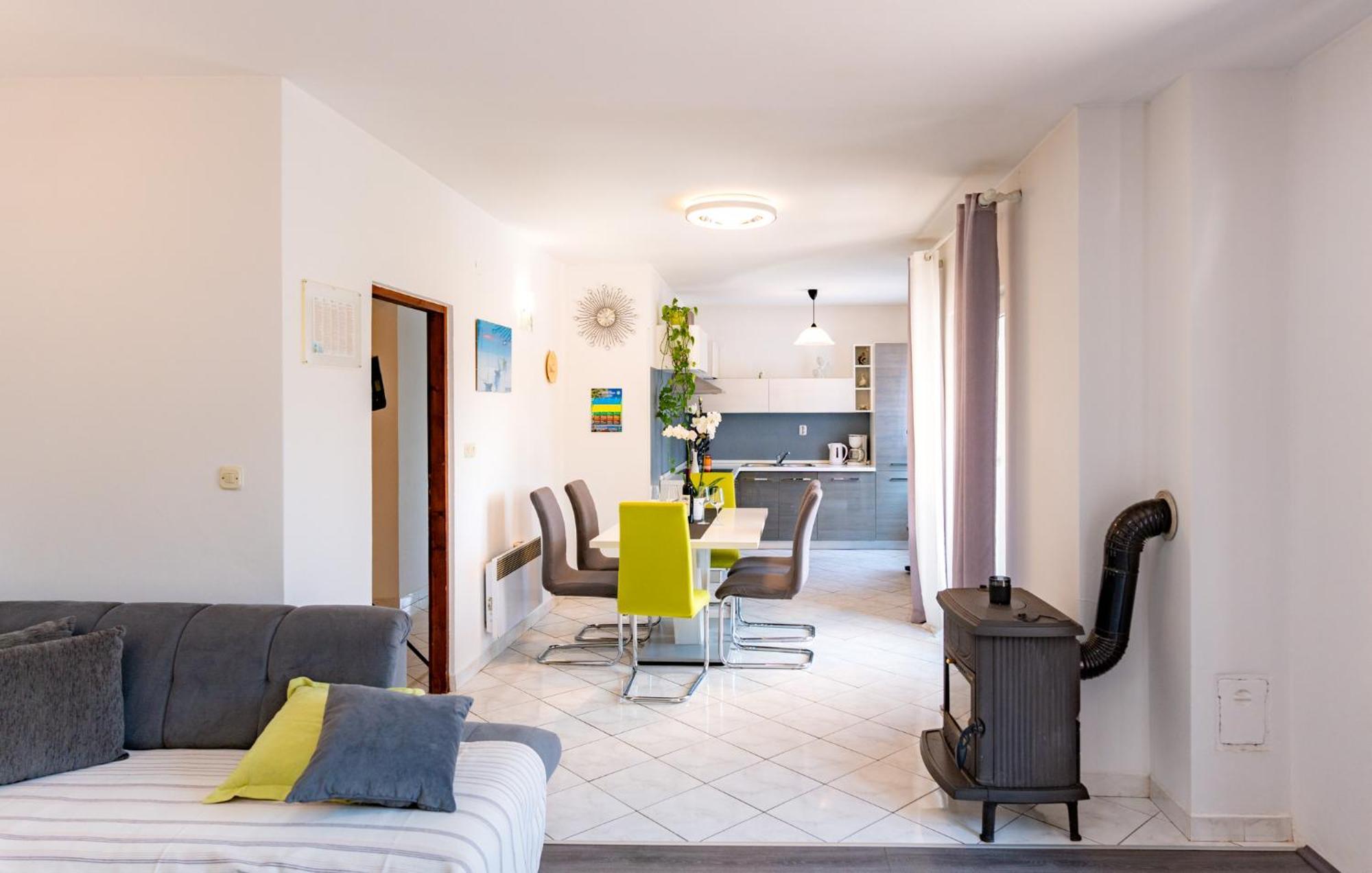 Apartments Lores Раб Екстериор снимка