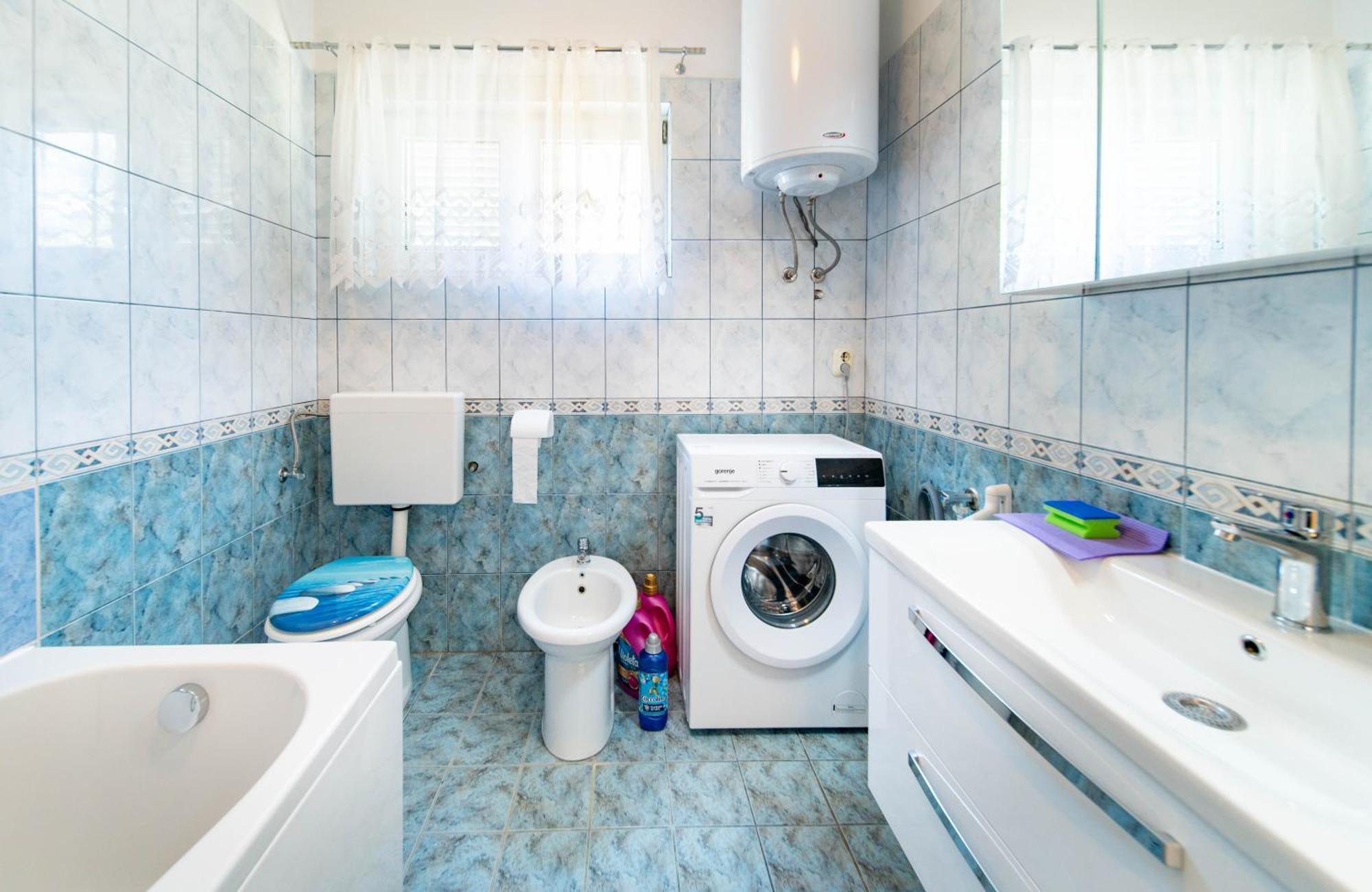 Apartments Lores Раб Екстериор снимка