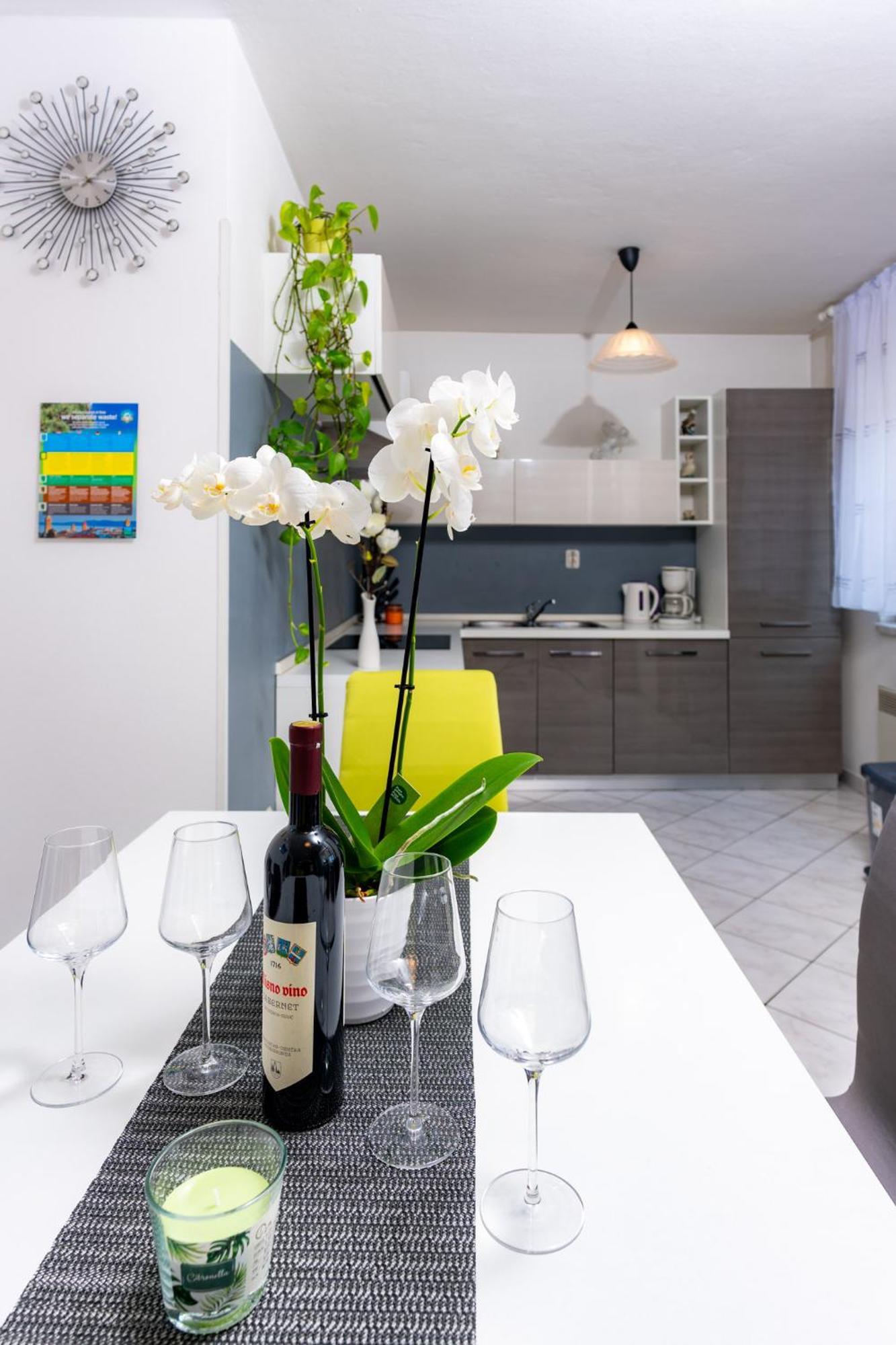 Apartments Lores Раб Екстериор снимка