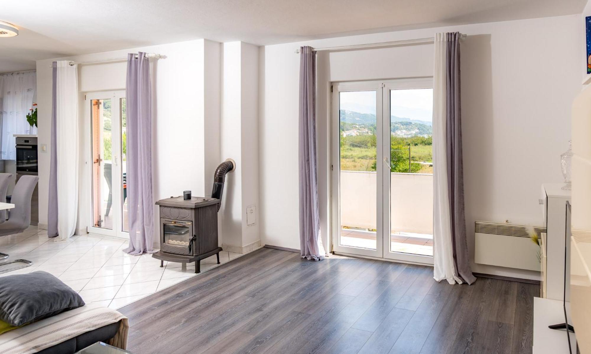 Apartments Lores Раб Екстериор снимка