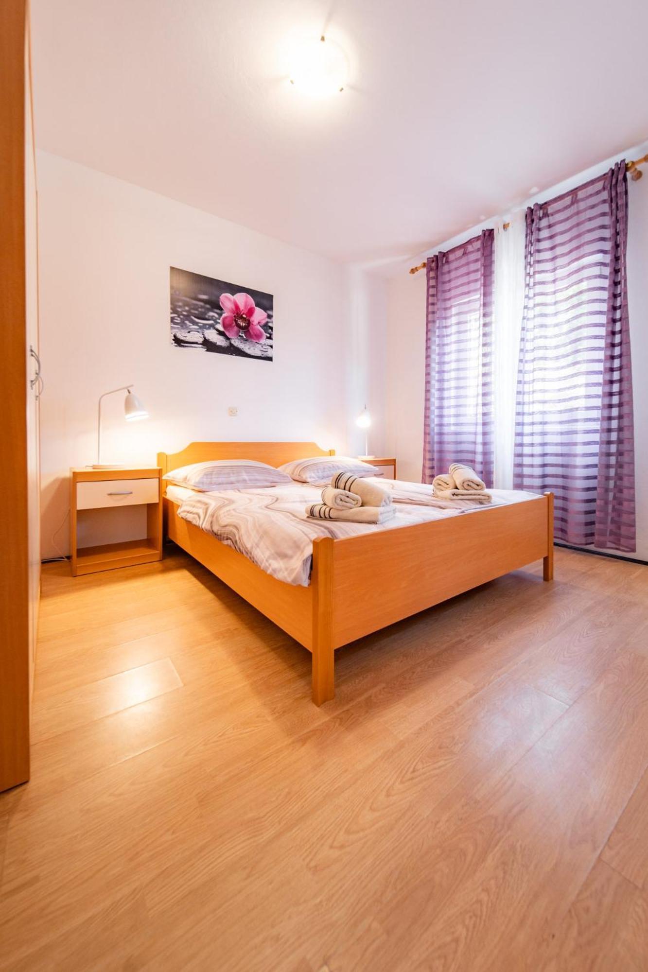 Apartments Lores Раб Екстериор снимка