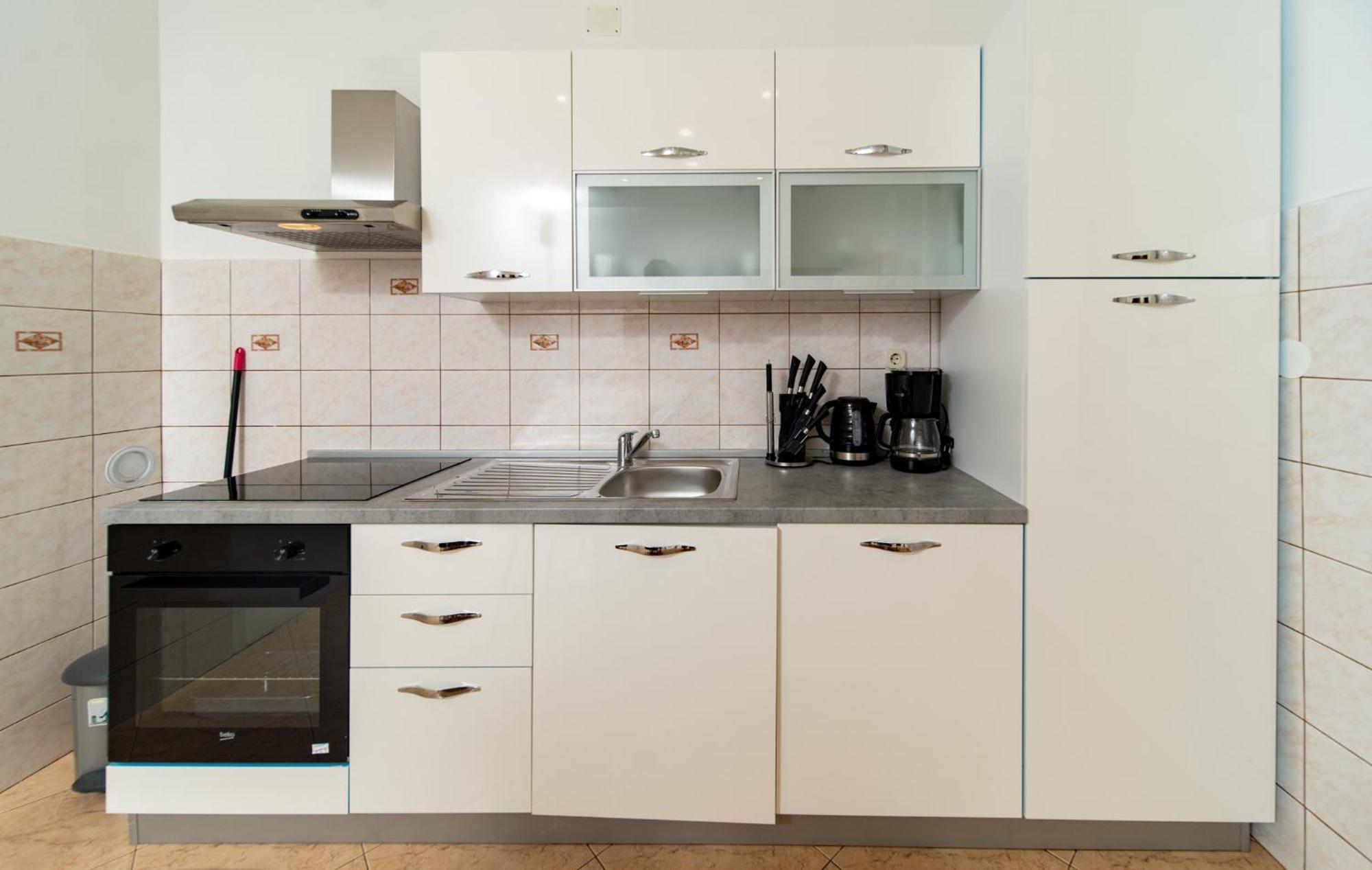 Apartments Lores Раб Екстериор снимка