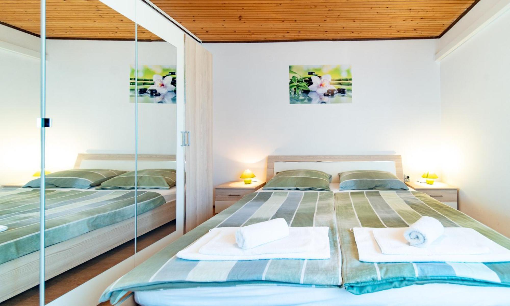 Apartments Lores Раб Екстериор снимка