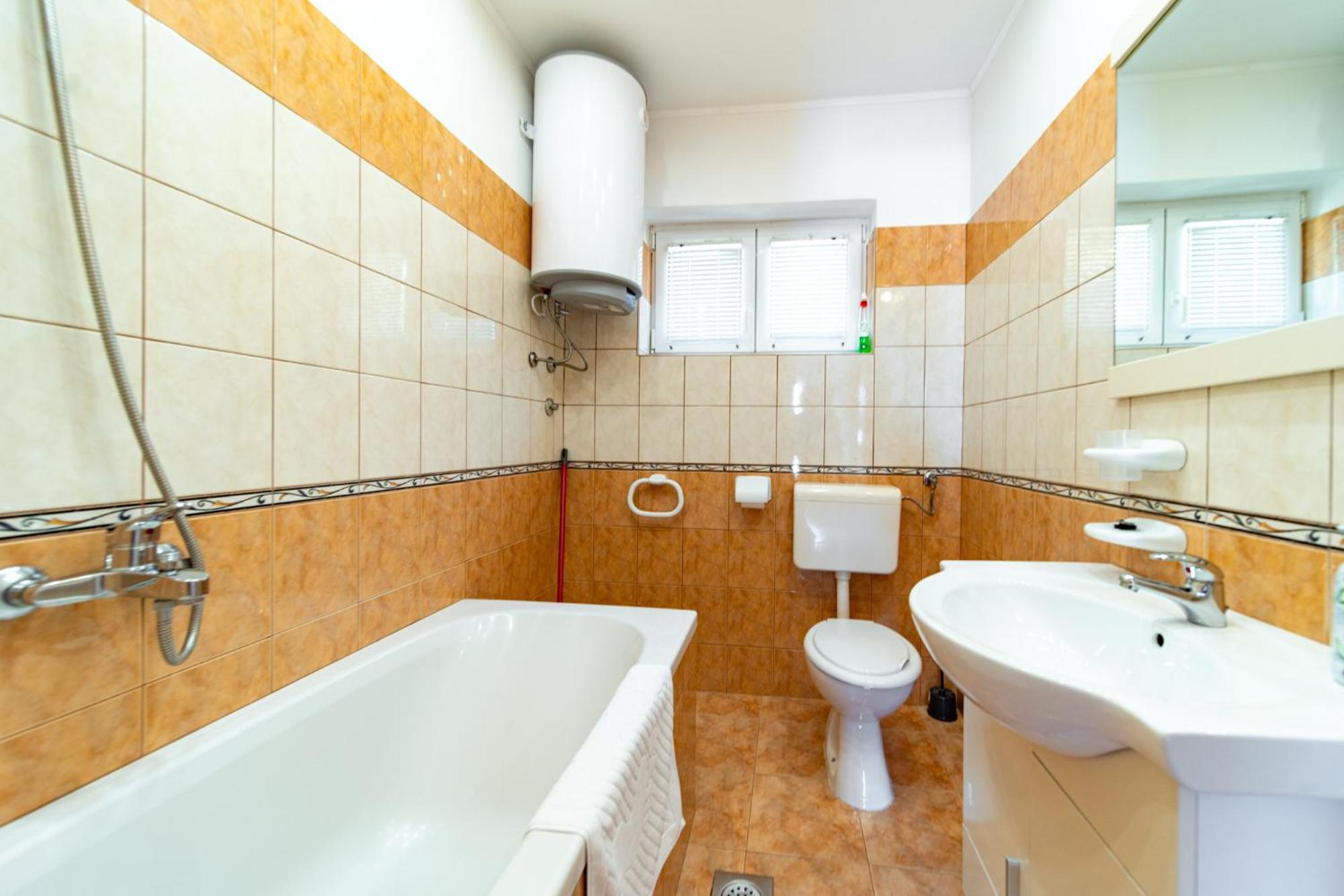 Apartments Lores Раб Екстериор снимка