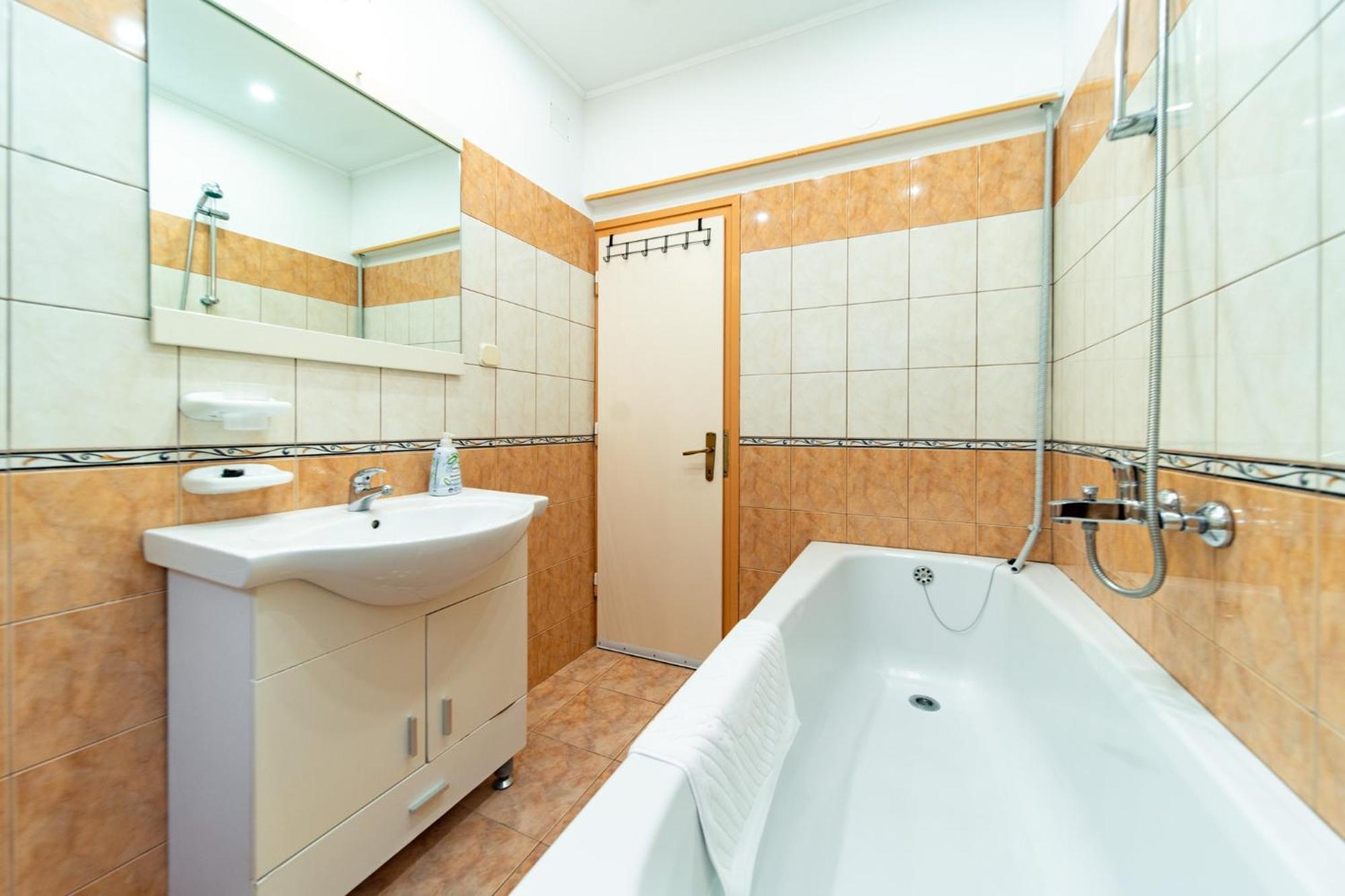 Apartments Lores Раб Екстериор снимка
