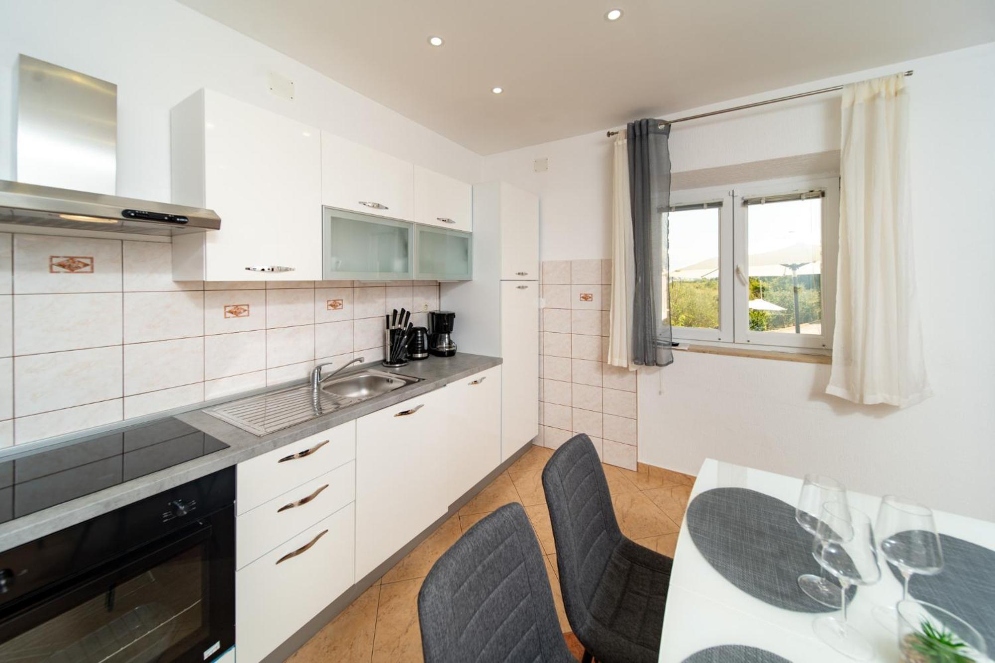 Apartments Lores Раб Екстериор снимка