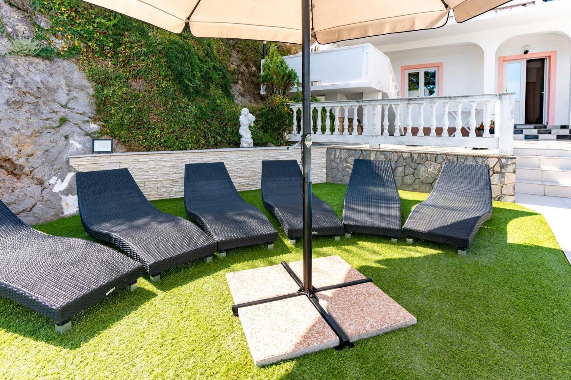 Apartments Lores Раб Екстериор снимка