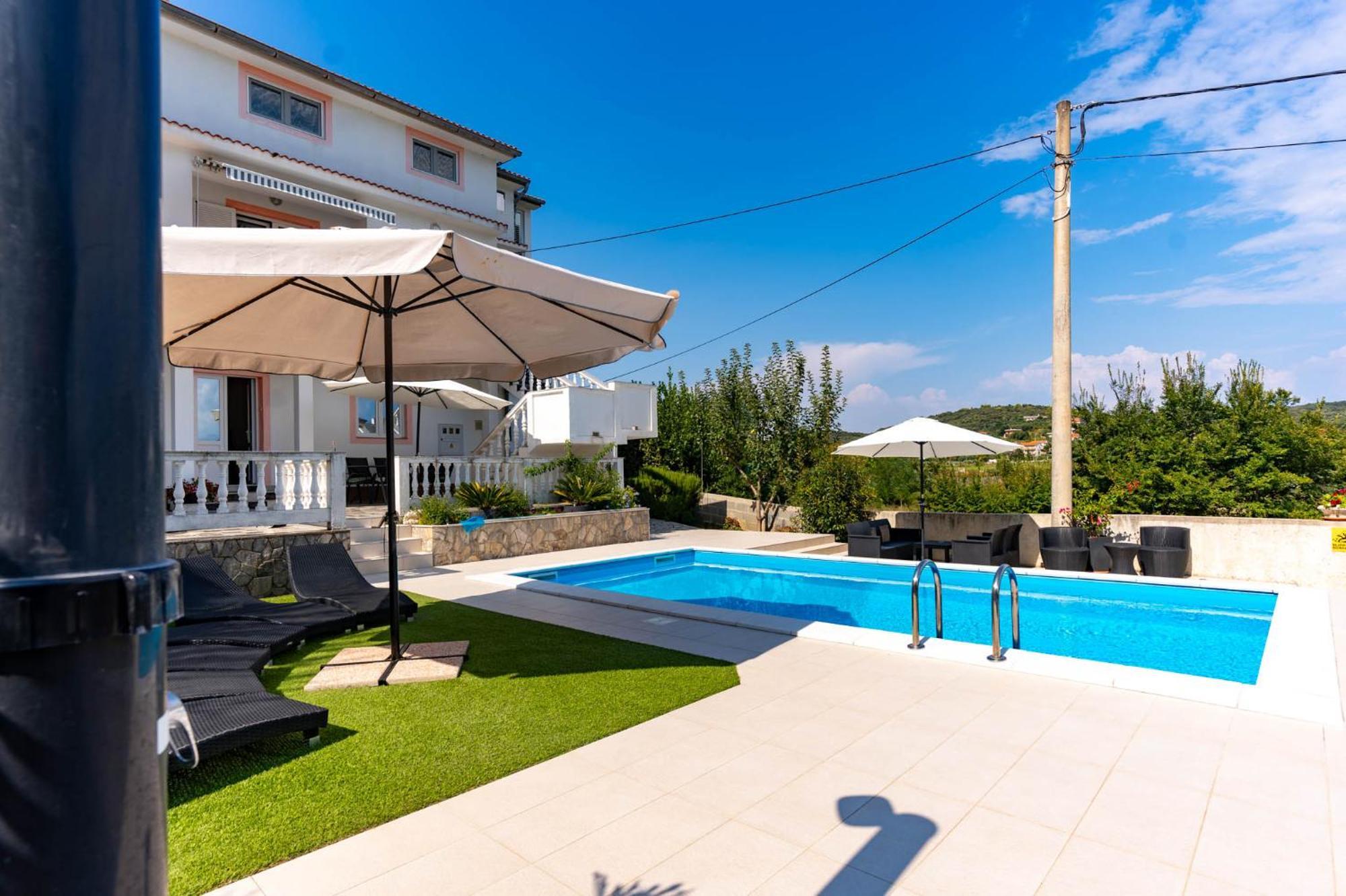Apartments Lores Раб Екстериор снимка