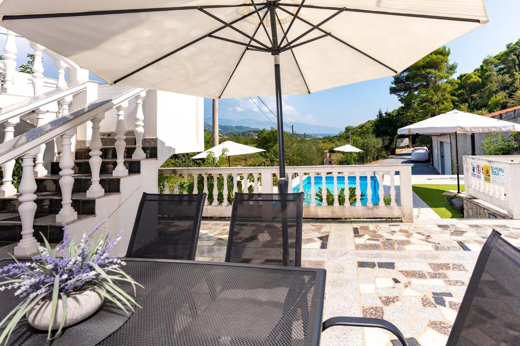 Apartments Lores Раб Екстериор снимка
